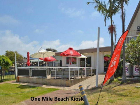 Beach House 7 26 One Mile Close Air Conditioned Wifi Foxtel Linen - Accommodation Nelson Bay 4