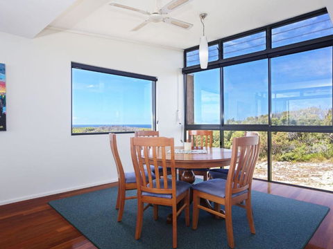 Beach View At One Mile 8 / 26 One Mile Close Infinity Complex Pool & WIFI - Accommodation Nelson Bay 2