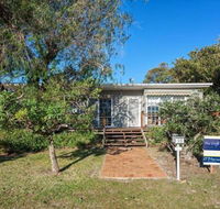 The Croft 11 Boulder Bay Rd Cosy Beach House with Aircon  only 270m to the Beach - Nelson Bay Accommodation.com