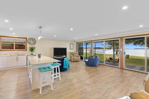 Kalimna Lakeside Living - Accommodation Nelson Bay 2