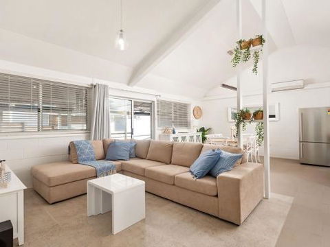 Little Kingsley Beach House 59A Kingsley Drive - Accommodation Nelson Bay 0