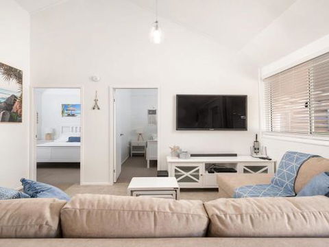 Little Kingsley Beach House 59A Kingsley Drive - Accommodation Nelson Bay 4