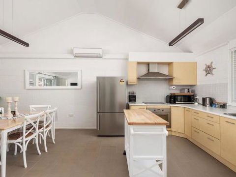 Little Kingsley Beach House 59A Kingsley Drive - Accommodation Nelson Bay 5