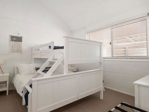 Little Kingsley Beach House 59A Kingsley Drive - Accommodation Nelson Bay 3