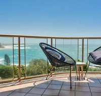 Ocean Front Moffat Beach Private Rooftop Terrace Walk to cafes restaurants - Accommodation Nelson Bay