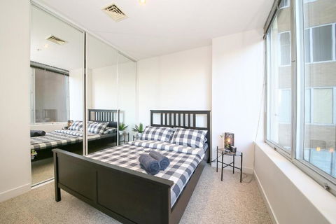 A Spacious & Central 2BR Apt Near Flinders Station - Accommodation Nelson Bay 5