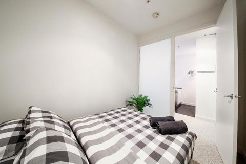 A Spacious & Central 2BR Apt Near Flinders Station - Accommodation Nelson Bay 1
