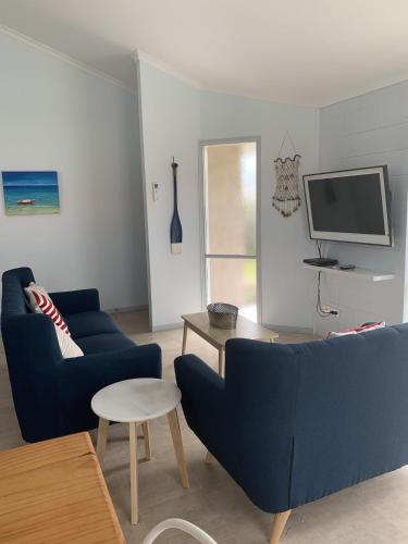 11 Anchovy Street Tin Can Bay Summer Haven Coastal Retreat - Accommodation Nelson Bay 2