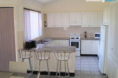 Retreat On Surf Beach - Accommodation Nelson Bay 3