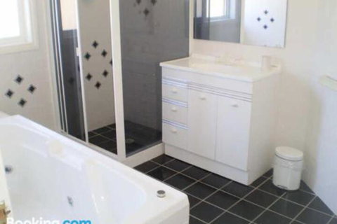 Retreat On Surf Beach - Accommodation Nelson Bay 4