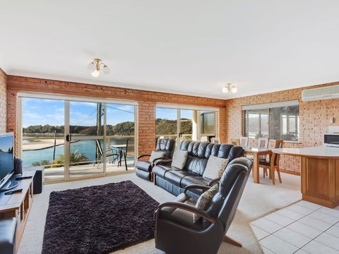 Grand Pacific 2 Unit 2 - Accommodation Nelson Bay 3