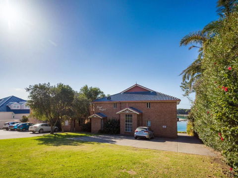 Grand Pacific 2 Unit 2 - Accommodation Nelson Bay 6