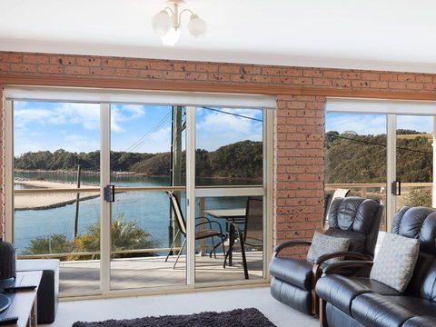 Grand Pacific 2 Unit 2 - Accommodation Nelson Bay 2