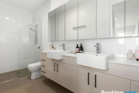 SEASIDE By THE BEACH - Accommodation Nelson Bay 5