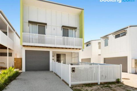 SEASIDE By THE BEACH - Accommodation Nelson Bay 3