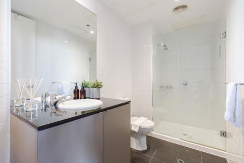 Perfect Location Spacious 2BR Apt Near Flinders Station - Accommodation Nelson Bay 4