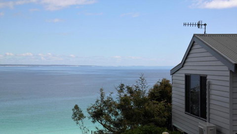 SEA EAGLE COTTAGE Amazing Views Of Bay Of Fires - Nelson Bay Accommodation.com 3