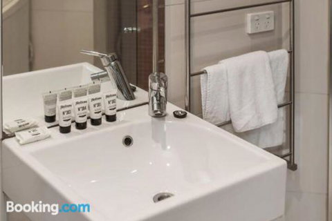 Heart Of Sandringham Apartment By Ready Set Host - Nelsons Bay Accommodation 6