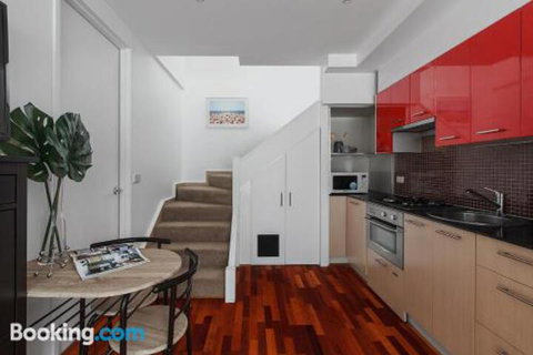 Heart Of Sandringham Apartment By Ready Set Host - Nelsons Bay Accommodation 3