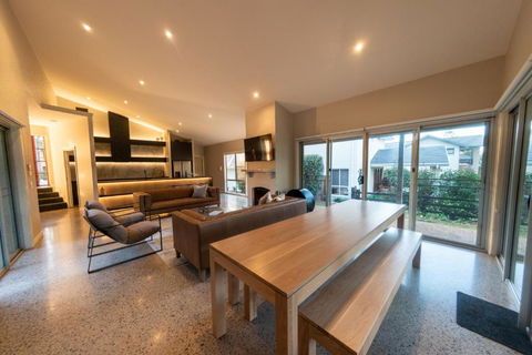 RUST - Accommodation Nelson Bay 2