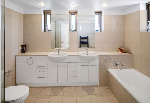 Luxury 3BR Apt With Incredible Views - Accommodation Nelson Bay 3