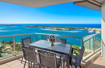 Luxury 3BR Apt With Incredible Views - Accommodation Nelson Bay 5