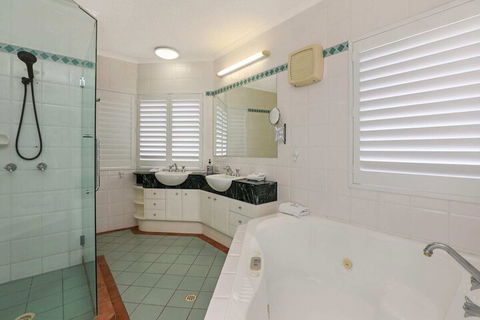 PRTFINO Ultimate Penthouse - Accommodation Nelson Bay 5