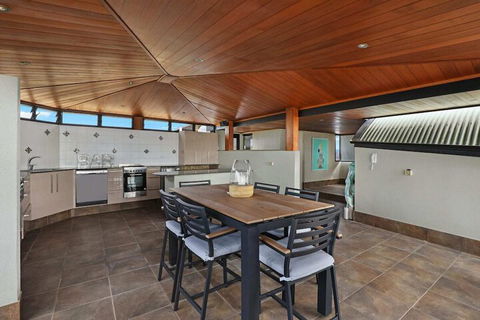 PRTFINO Ultimate Penthouse - Accommodation Nelson Bay 4