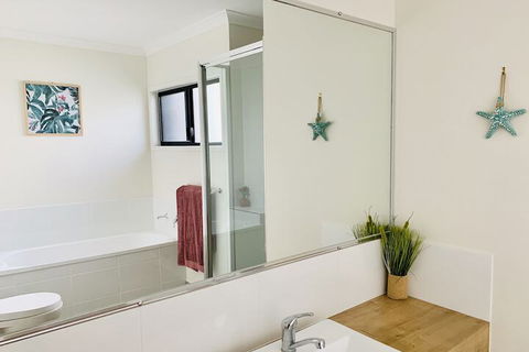 WHITSUNDAY Spacious & Comfortable Moments From Picturesque Boardwalk - Accommodation Nelson Bay 5