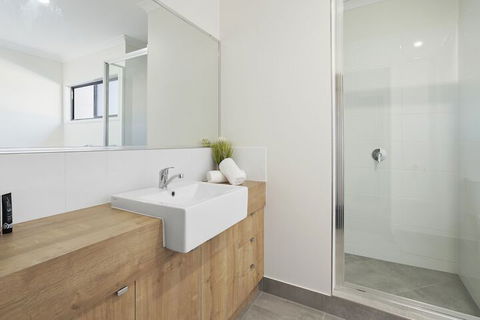 WHITSUNDAY Spacious & Comfortable Moments From Picturesque Boardwalk - Accommodation Nelson Bay 3