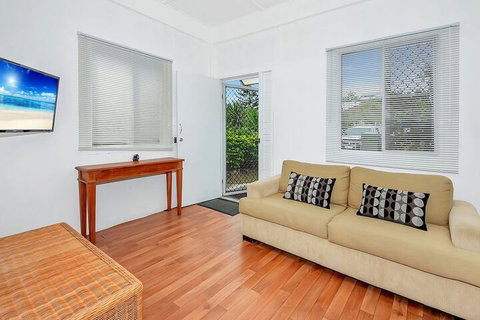 Easy Going Holiday Unit On McKenzie MK6 - Accommodation Nelson Bay 0