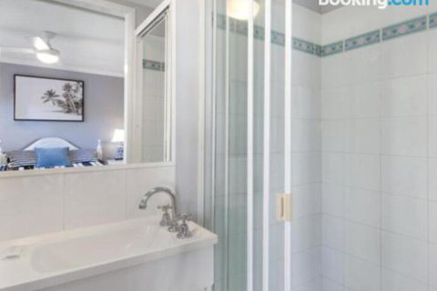 Unit 3 Emerald Shores Shipping Lane Views! - Accommodation Nelson Bay 5