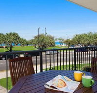 Kings Beach Ocean Front Views Private Balcony overlooking Kings Beach - Accommodation Nelson Bay