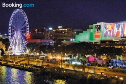 3br Stylish Apt CBD River & City Views SpaSaunaPoolWIFINetflix - Accommodation Nelson Bay 3