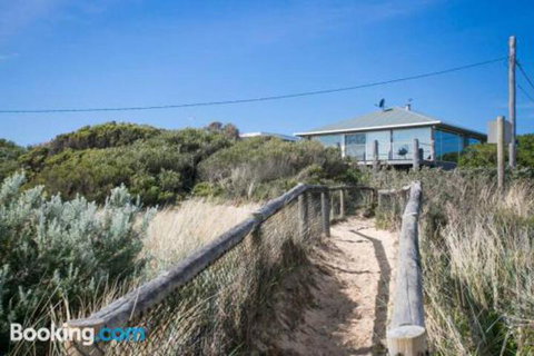 Anchor Beachfront Retreat - Accommodation Nelson Bay 2