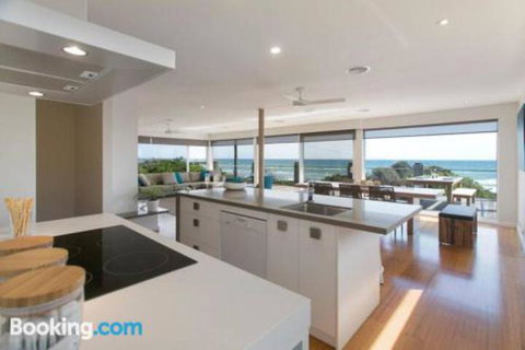 Anchor Beachfront Retreat - Accommodation Nelson Bay 1