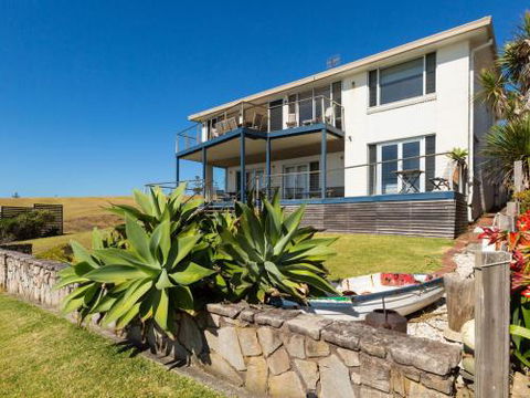 PENZANCE Gerroa Beachfront To Shelley Beach & 4pm Check Out Sundays - Accommodation Nelson Bay 3