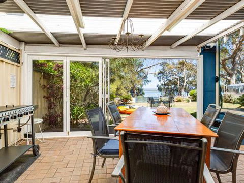 SORRENTO LAKESIDE Sanctuary Point 4pm Check Out Sundays - Accommodation Nelson Bay 2