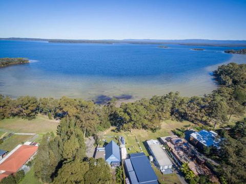 SORRENTO LAKESIDE Sanctuary Point 4pm Check Out Sundays - Accommodation Nelson Bay 0