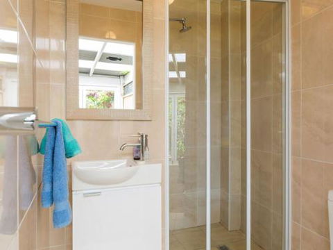 SORRENTO LAKESIDE Sanctuary Point 4pm Check Out Sundays - Accommodation Nelson Bay 4