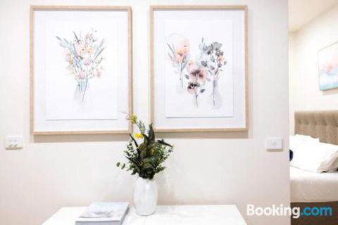Flinders Lane Melbourne Apartment By Ready Set Host - Accommodation Nelson Bay 5