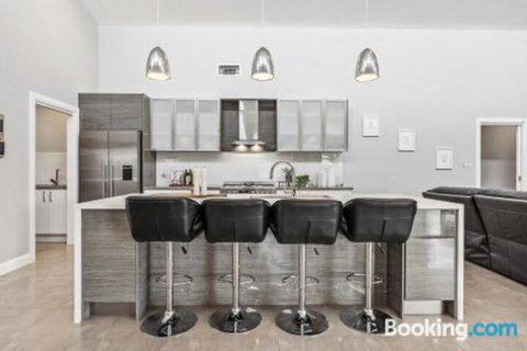 Wentworth Estate 5 Bedroom Luxury Home Sleeps 12 - Accommodation Nelson Bay 2