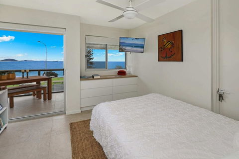 SPECTACULAR OCEAN FRONT Sounion6 - Accommodation Nelson Bay 0