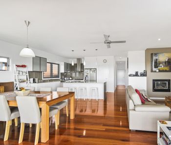 SUNNY DAZE BONNY HILLS - Accommodation Nelson Bay 4