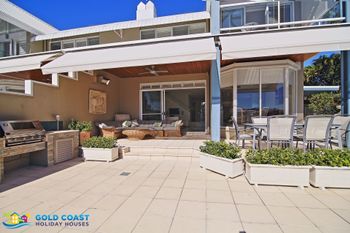 Harbourfront Retreat - Accommodation Nelson Bay 4