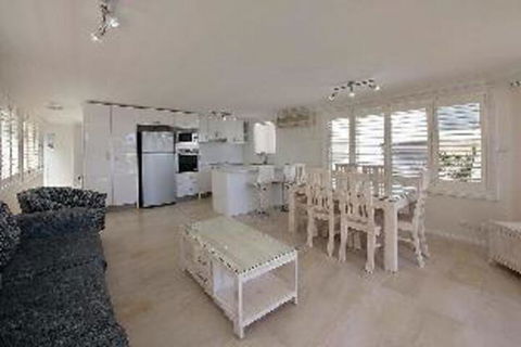 Dolphin Watch No.2 On Magnus - Nelson Bay Accommodation.com 4