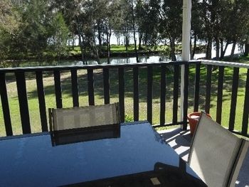 Lakeside Getaway - Accommodation Nelson Bay 4