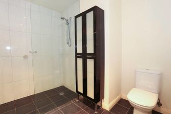 2 Beds 2 Baths FREE Car Park. Behind State Library - Accommodation Nelson Bay 3