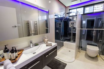 Serene Marinafront 3BR Retreat - Accommodation Nelson Bay 5