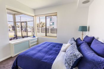 Serene Marinafront 3BR Retreat - Accommodation Nelson Bay 1